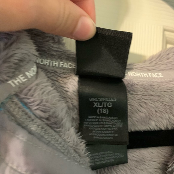 grey north face jacket with blue lining - Picture 3 of 7